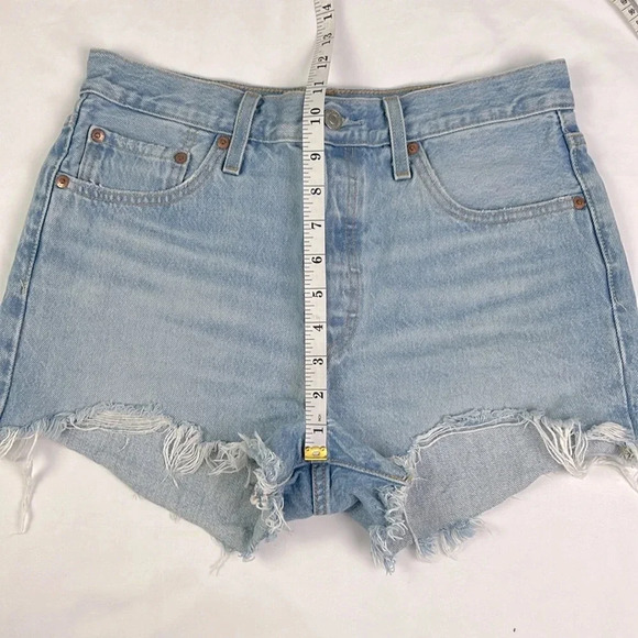 Levi’s 501 Women’s 28W Button Fly Frayed Hem Pockets Cutoff Jean Shorts - Picture 10 of 11